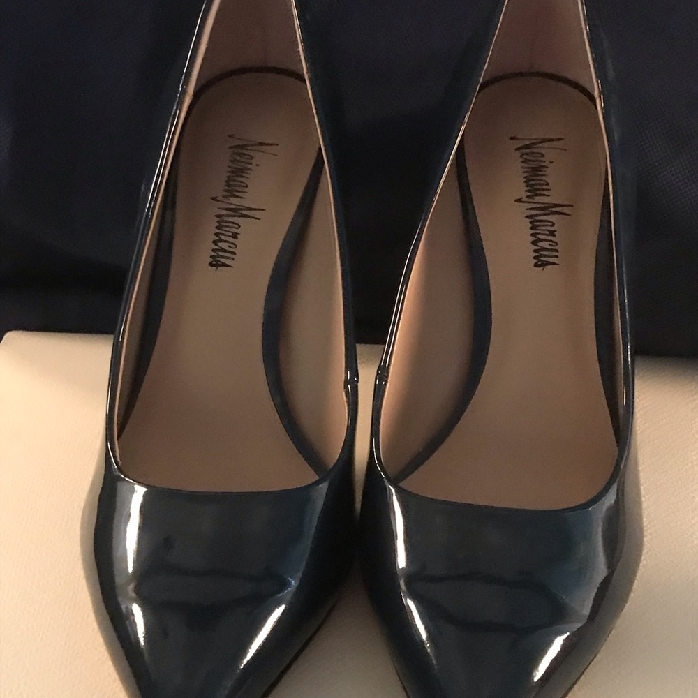Neiman Marcus navy pointed toe 4” heels